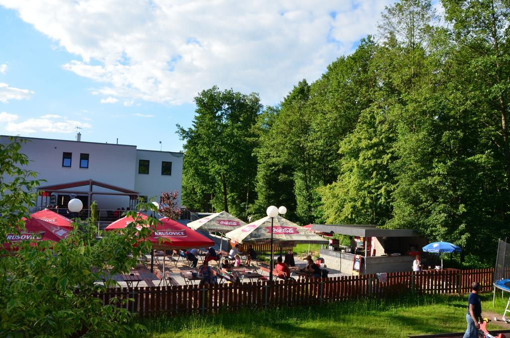 Restaurace A Penzion Zdena Bouda Hradec Králové Buitenkant foto