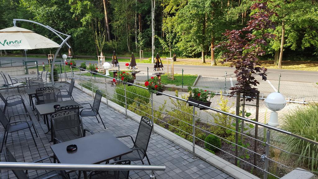 Restaurace A Penzion Zdena Bouda Hradec Králové Buitenkant foto